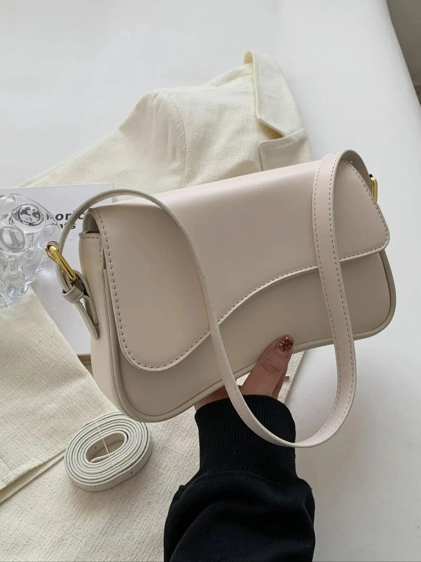 26 Spring/Summer Women'S Saddle Bag, Daily Shoulder Bag and Crossbody Bag, Classic Shoulder Bag, Elegant Magnetic Sealed Saddle Bag, Suitable for Daily Use, Party Attendance