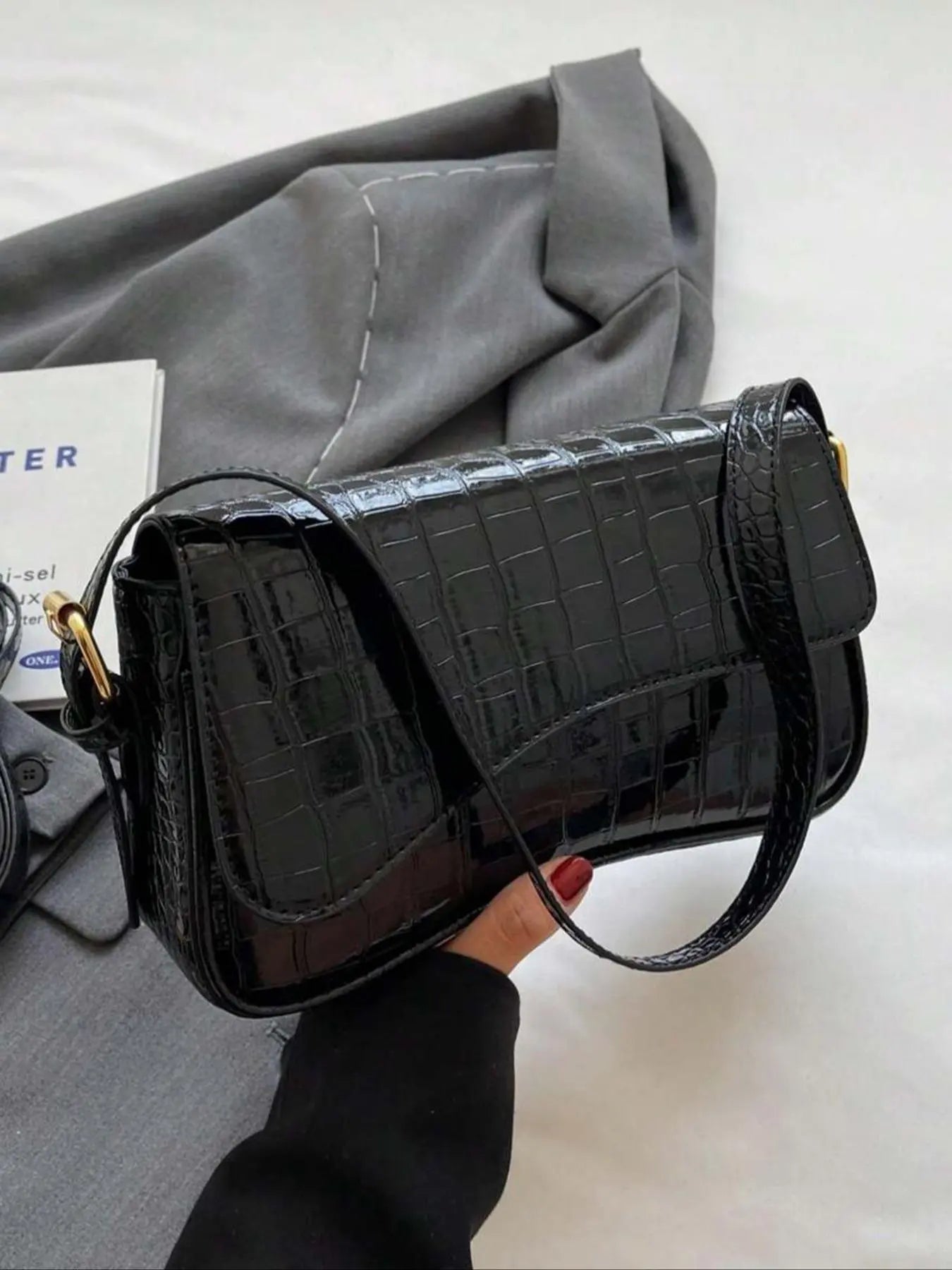 26 Spring/Summer Women'S Saddle Bag, Daily Shoulder Bag and Crossbody Bag, Classic Shoulder Bag, Elegant Magnetic Sealed Saddle Bag, Suitable for Daily Use, Party Attendance