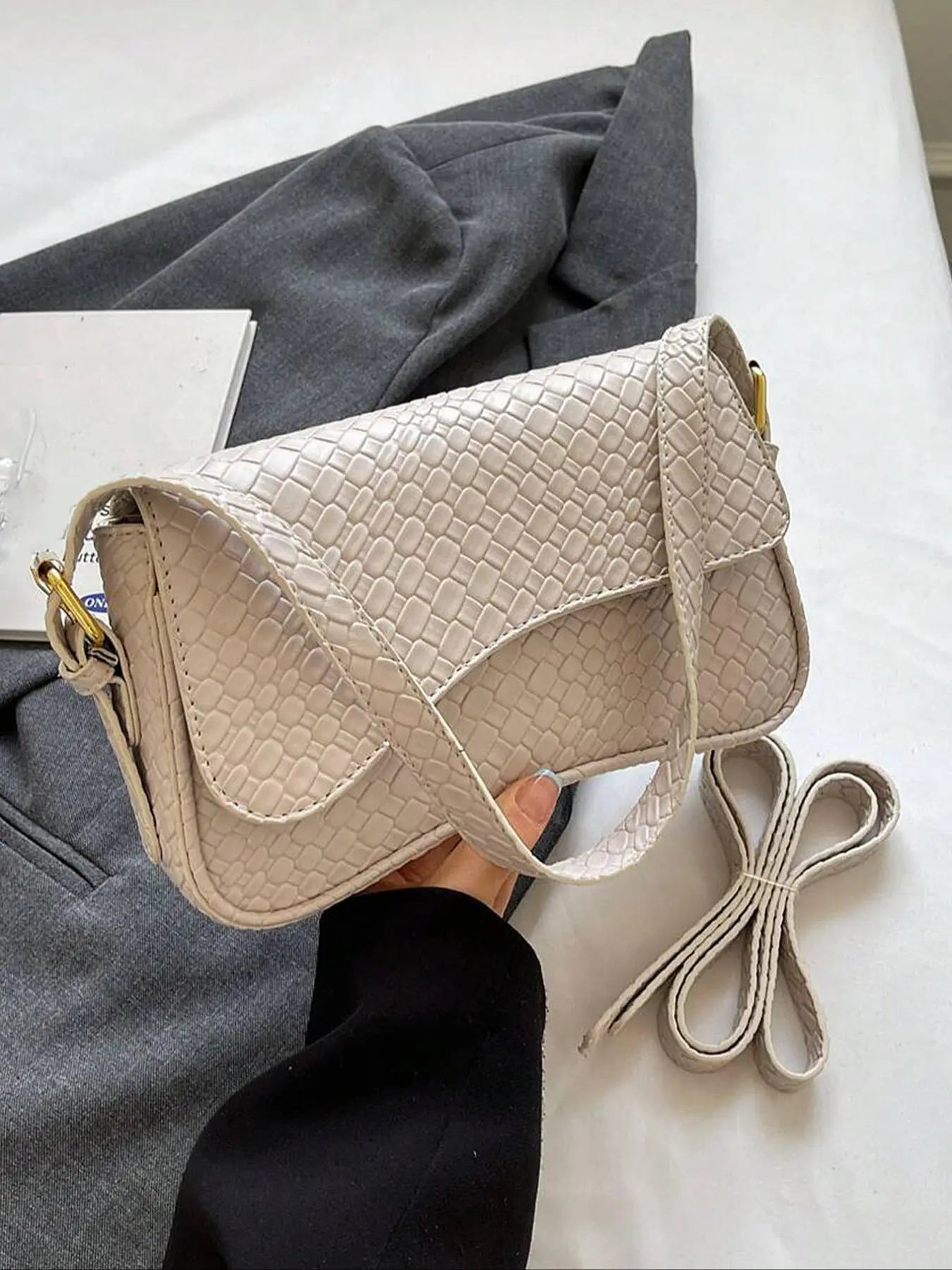 26 Spring/Summer Women'S Saddle Bag, Daily Shoulder Bag and Crossbody Bag, Classic Shoulder Bag, Elegant Magnetic Sealed Saddle Bag, Suitable for Daily Use, Party Attendance